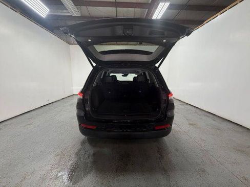 Certified 2023 Jeep Grand Cherokee Limited w/ Black Appearance Package AWD/4WD image 10
