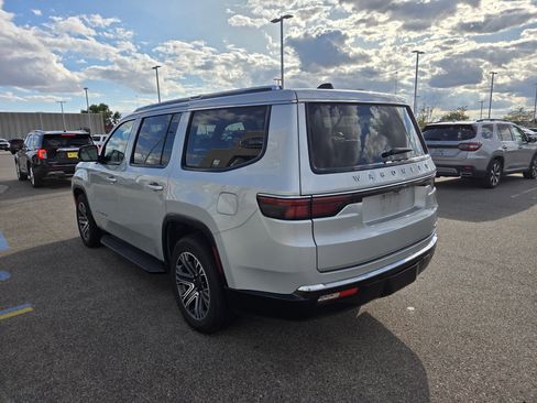 Used 2024 Jeep Wagoneer Series II w/ Flexible Seating Group AWD/4WD image 4