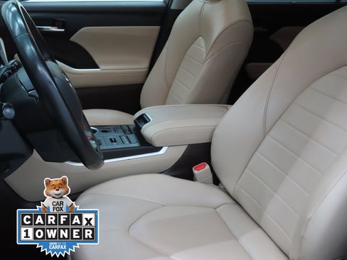 Used 2022 Toyota Highlander XLE AWD/4WD image 11
