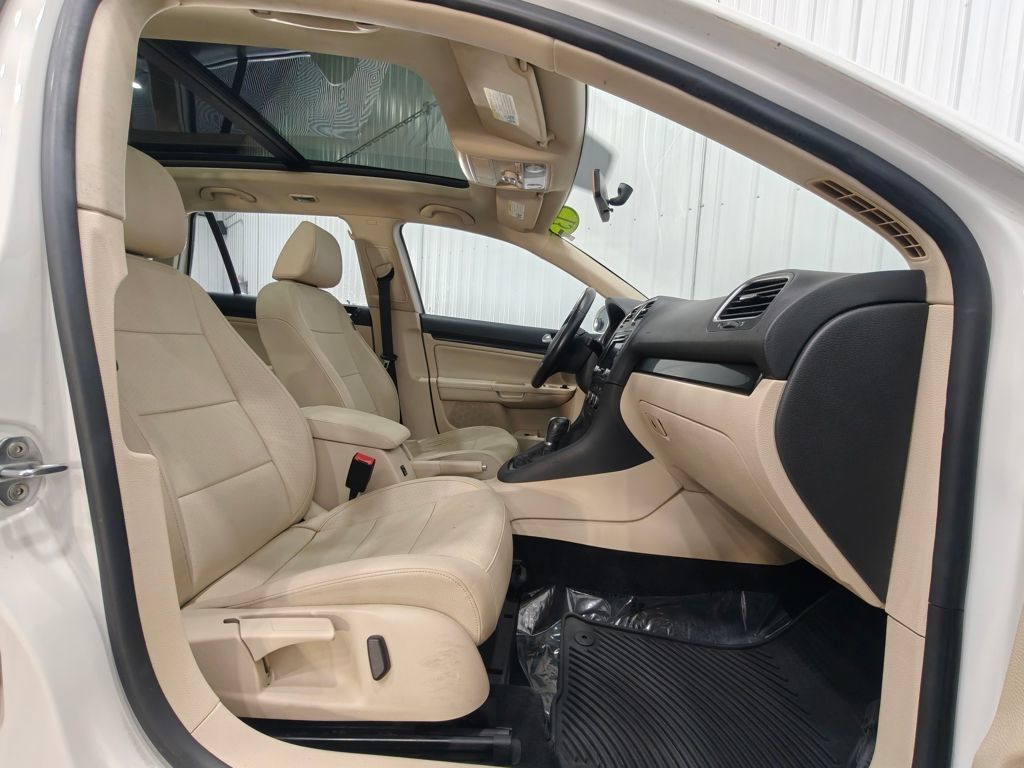 Used 2013 Volkswagen Jetta TDI FWD image 23