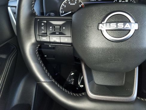 Used 2025 Nissan Rogue SV FWD image 24