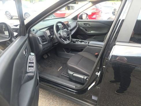 Used 2024 Nissan Rogue S AWD/4WD image 9