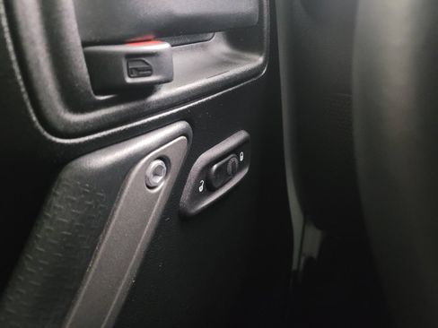 Used 2018 Jeep Wrangler Unlimited Sport AWD/4WD image 27