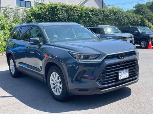Used 2024 Toyota Grand Highlander AWD image 4