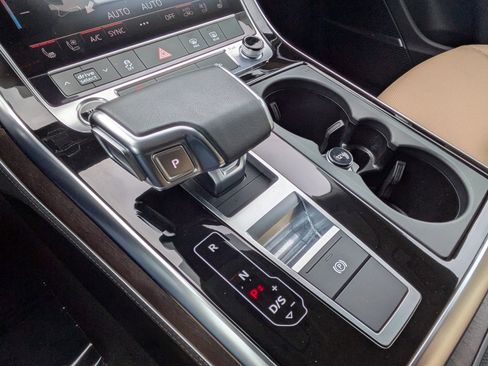 Used 2023 Audi Q8 Premium Plus image 16