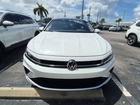 Used 2025 Volkswagen Jetta SE w/ Sunroof Package FWD image 1