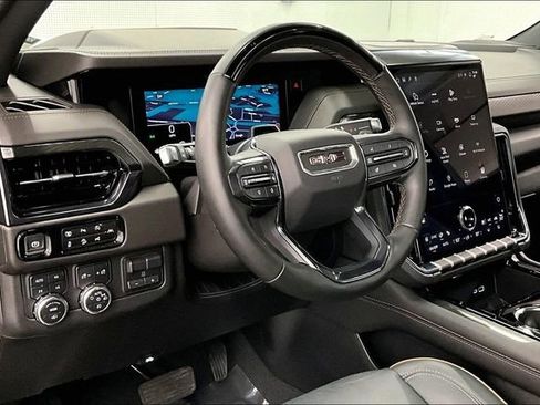 Used 2025 GMC Yukon XL AT4 w/ AT4 Premium Plus Package image 17