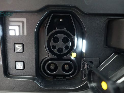 Used 2024 Kia EV9 Land AWD/4WD image 10