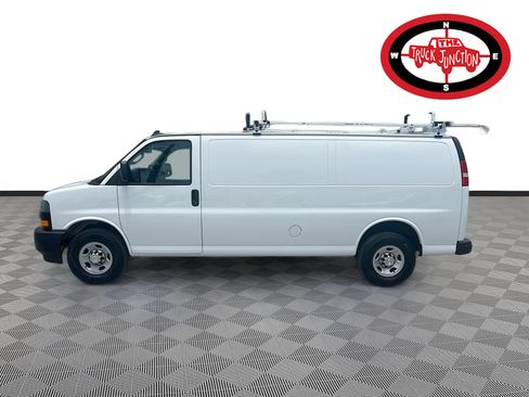 Used 2023 Chevrolet Express 3500 Extended w/ Driver Convenience Package RWD image 4