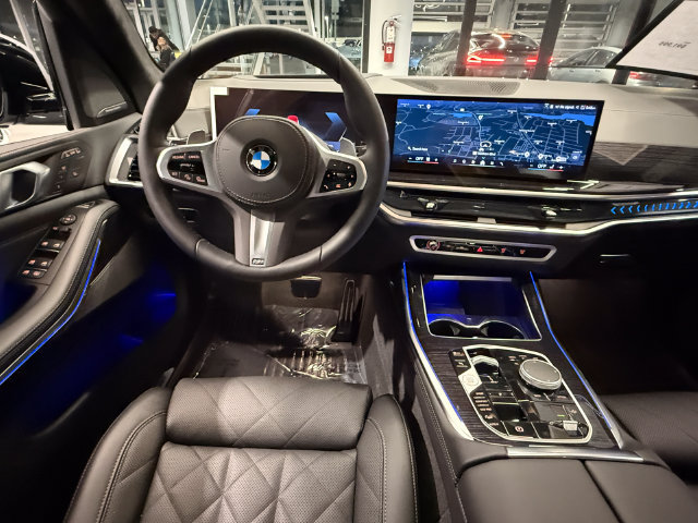 Used 2026 BMW X7 xDrive40i w/ M Sport Package AWD/4WD image 14