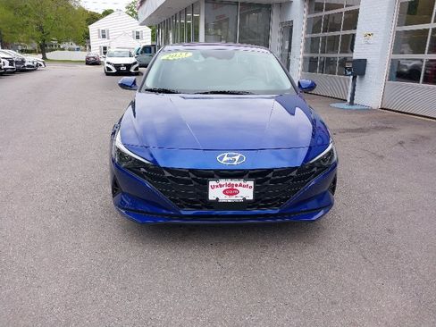 Used 2023 Hyundai Elantra SEL w/ Convenience Package FWD image 3