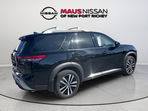 Certified 2025 Nissan Pathfinder Platinum w/ Cargo Package FWD image 13