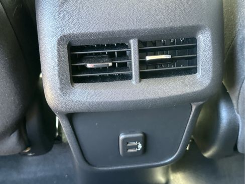 Used 2020 Chevrolet Equinox LT image 45