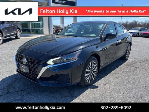 Used 2024 Nissan Altima 2.5 SV w/ SV Premium Package image 1