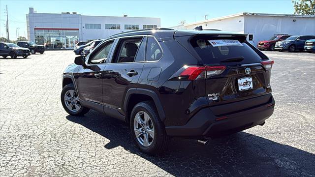 Certified 2022 Toyota RAV4 LE AWD/4WD image 5