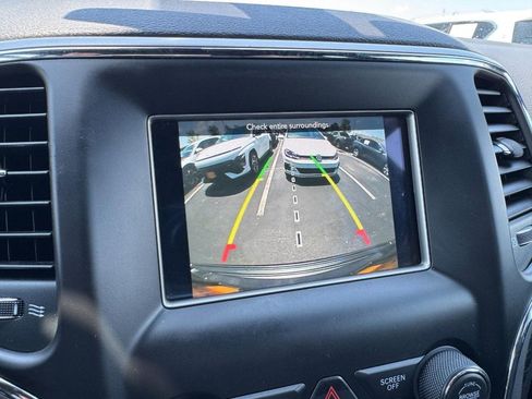 Used 2021 Jeep Grand Cherokee Laredo image 20