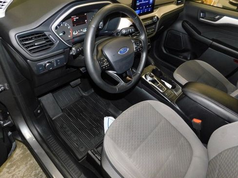 Used 2022 Ford Escape SE w/ SE Sport Appearance Package image 15