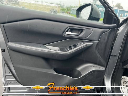 Used 2025 Nissan Rogue SV AWD/4WD image 11