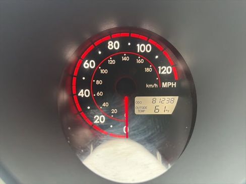 Used 2006 Pontiac Vibe w/ Sun And Sound Package image 7