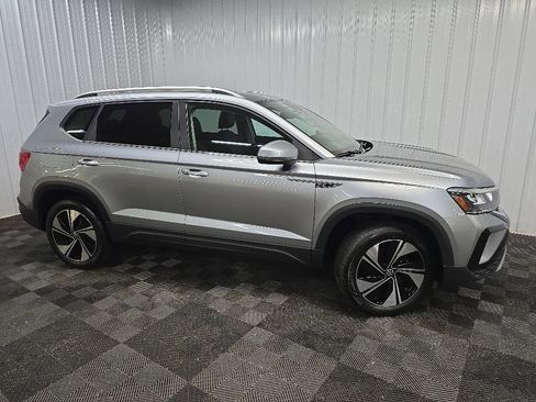 Used 2023 Volkswagen Taos SE w/ Panoramic Sunroof Package AWD/4WD image 1