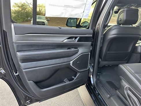 New 2025 Jeep Wagoneer Series II w/ Convenience Group I image 20