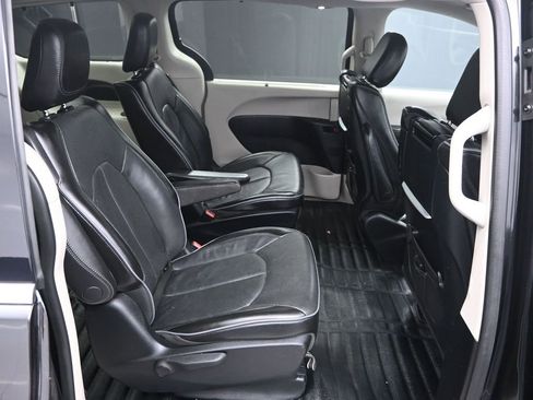 Used 2018 Chrysler Pacifica Limited w/ Advanced Safetytec Group image 37