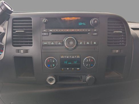 Used 2007 GMC Sierra 2500 SLE w/ EZ-Lift Tailgate Package RWD image 18