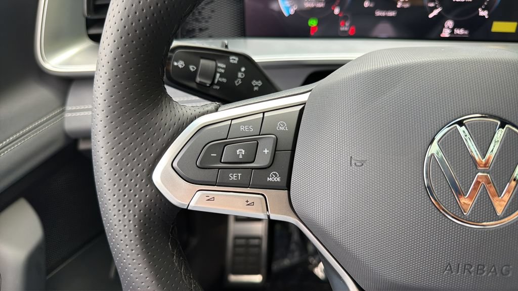 New 2026 Volkswagen Tiguan SE R-Line FWD image 22
