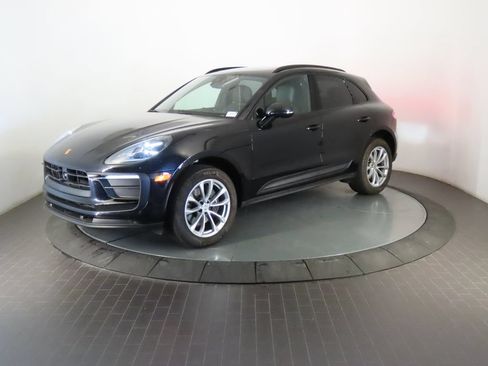 Certified 2026 Porsche Macan AWD/4WD image 1