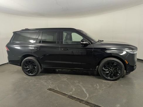 Used 2025 Lincoln Navigator Reserve w/ Jet Appearance Package image 8