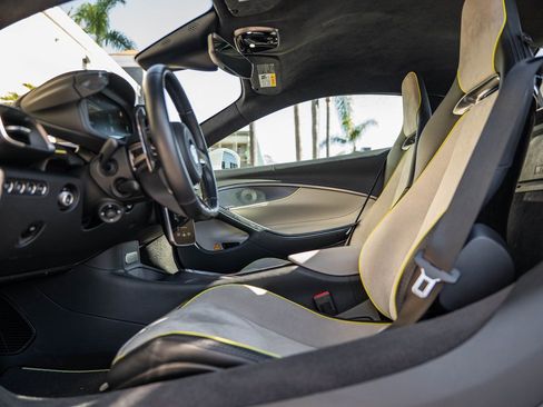 Used 2023 McLaren Artura image 21