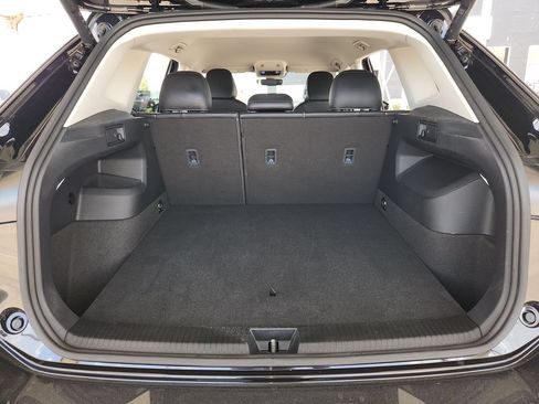 Used 2026 Volkswagen Tiguan SE AWD/4WD image 14