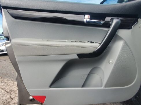 Used 2012 Kia Sorento LX w/ V6 Convenience Pkg image 13