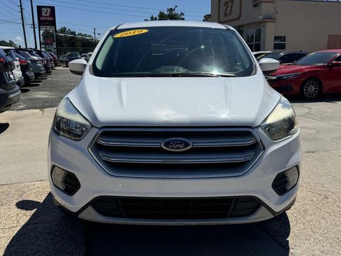 Used 2019 Ford Escape SE image 2