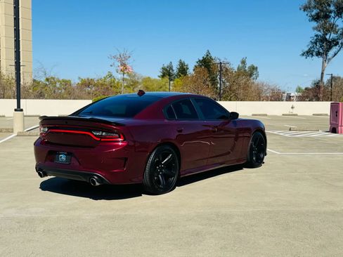 Used 2017 Dodge Charger R/T image 9