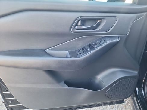 Used 2024 Nissan Rogue S image 12