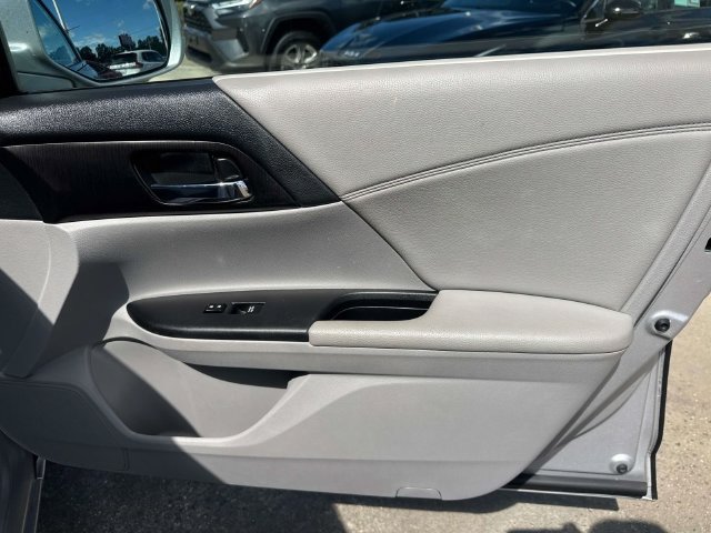 Used 2015 Honda Accord EX image 17