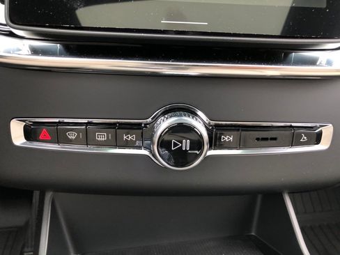 New 2026 Volvo XC90 B6 Plus w/ Protection Package Premier image 28