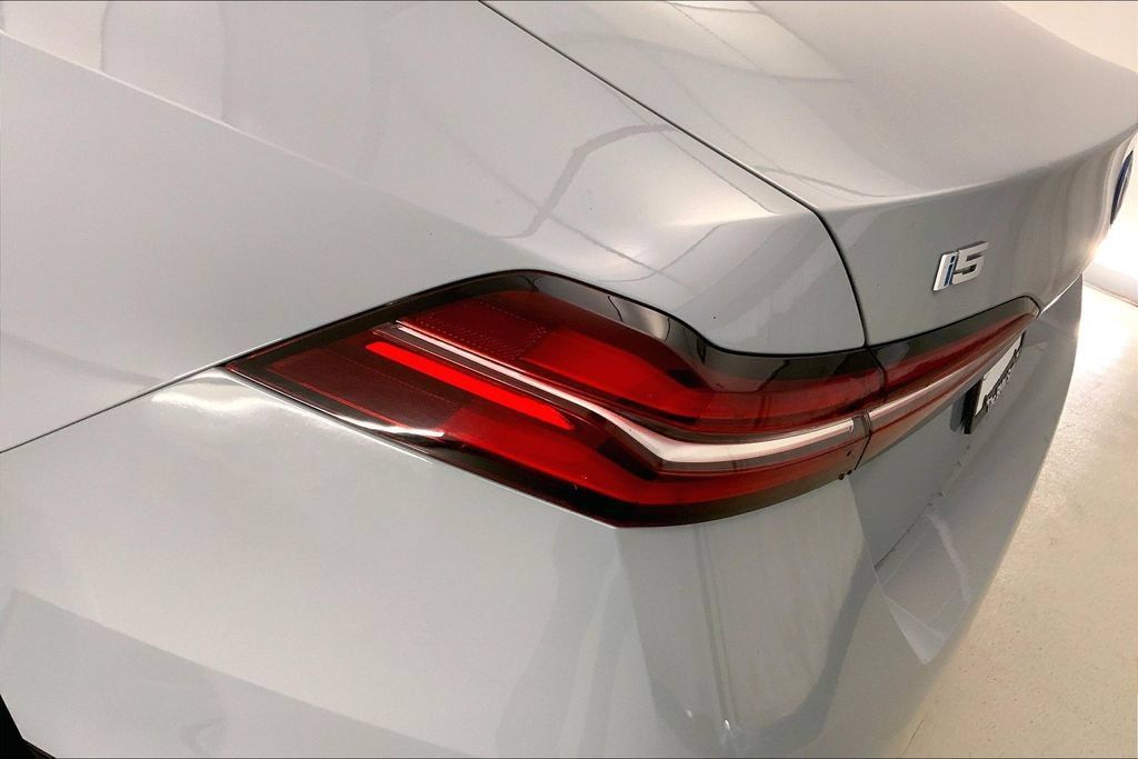 Used 2025 BMW i5 M60 AWD/4WD image 28