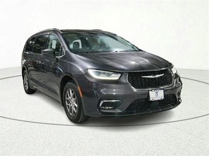 Used 2021 Chrysler Pacifica Touring w/ Uconnect Theater Family Group