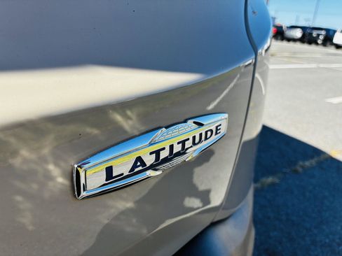 Used 2016 Jeep Renegade Latitude image 22