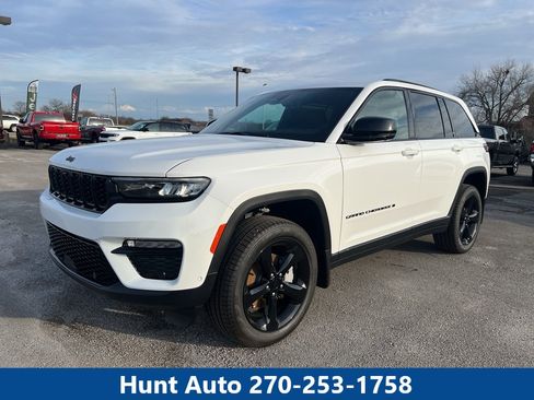 Used 2025 Jeep Grand Cherokee Limited w/ Luxury Tech Group II AWD/4WD image 1