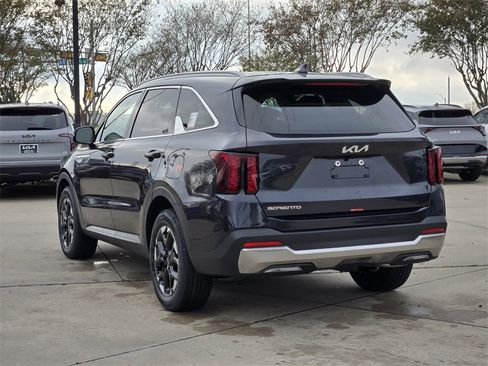 New 2026 Kia Sorento S image 3