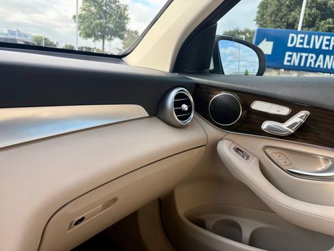 Used 2021 Mercedes-Benz GLC 300 image 16