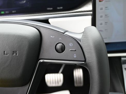 Used 2022 Tesla Model X Plaid image 18