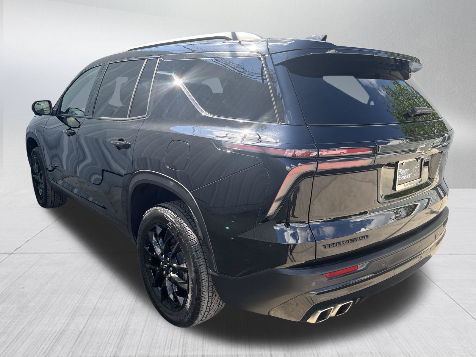 Used 2024 Chevrolet Traverse LT w/ Midnight/Sport Edition FWD image 6