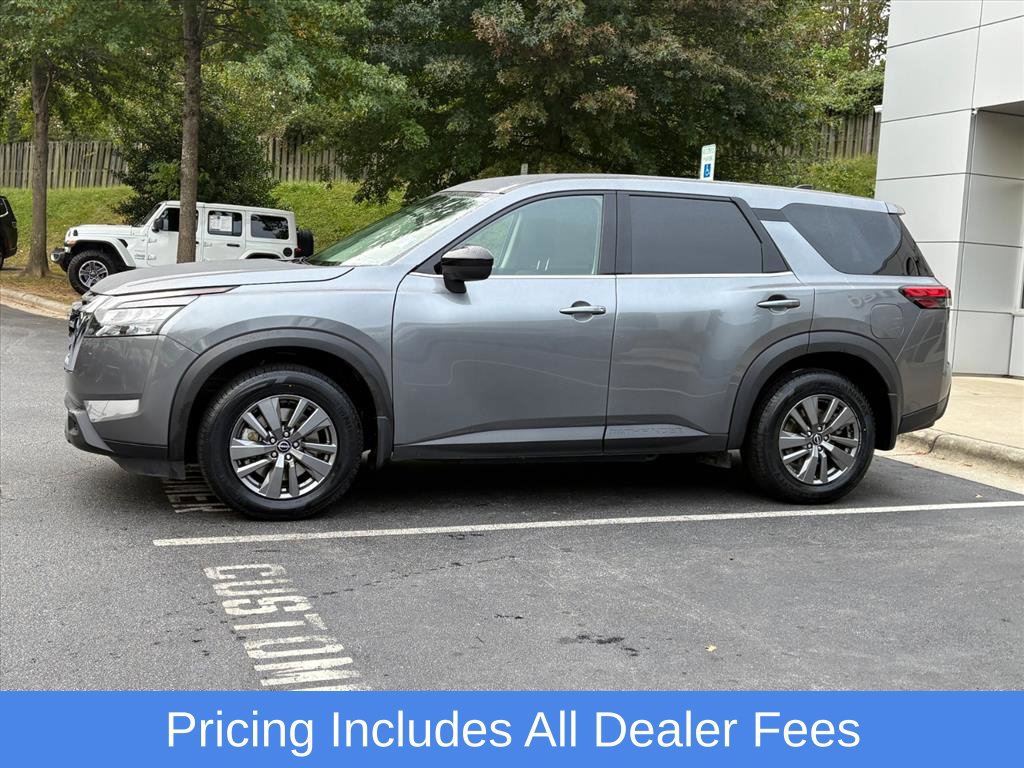Used 2025 Nissan Pathfinder S AWD/4WD image 5