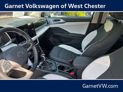 Used 2025 Volkswagen Taos SEL AWD/4WD image 9