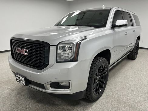 Used 2017 GMC Yukon XL Denali w/ Open Road Package AWD/4WD image 4