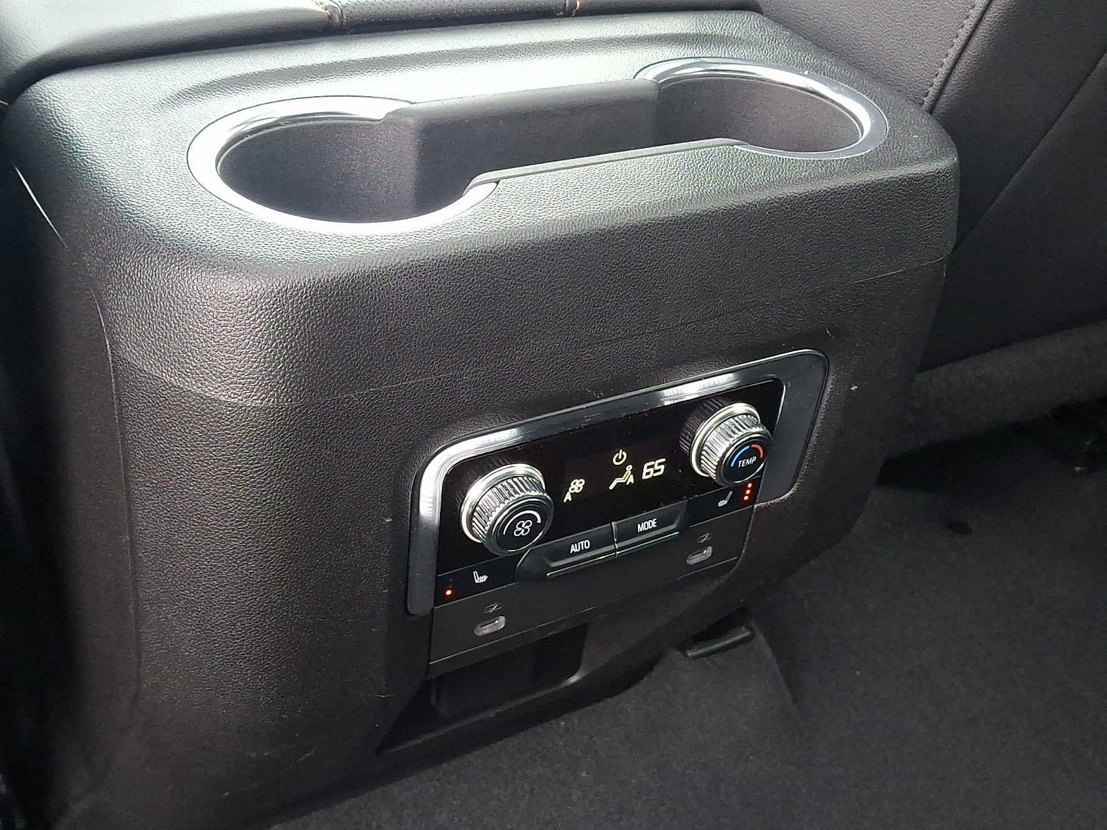 Used 2022 GMC Yukon AT4 AWD/4WD image 11
